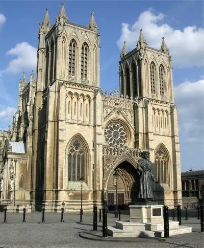 View from the front including the statue